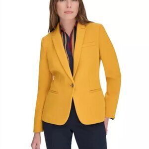NWT Tommy Hilfiger Blazer  Size 6